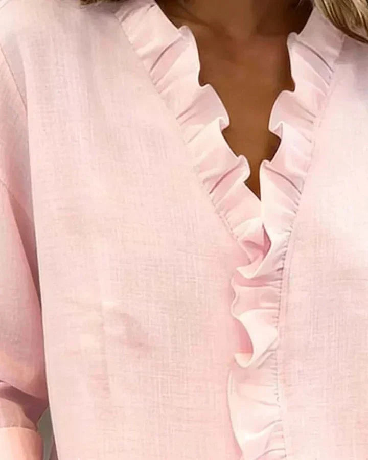 Blusa Elegante con Escote en V y Volantes Delicados